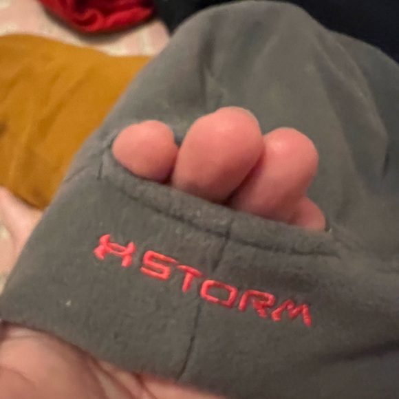 Under Armour women’s fleece running hat with pony space - Picture 3 of 4